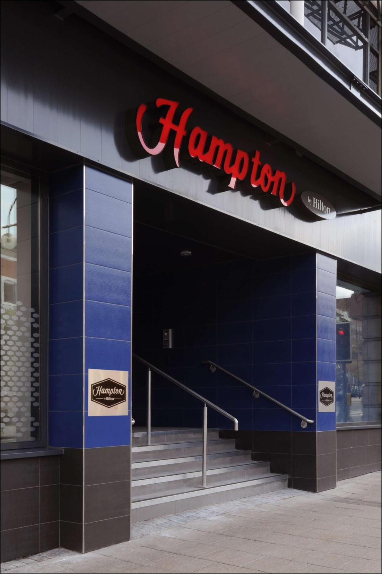 Hampton By Hilton Birmingham Broad Street Hotel Exterior foto