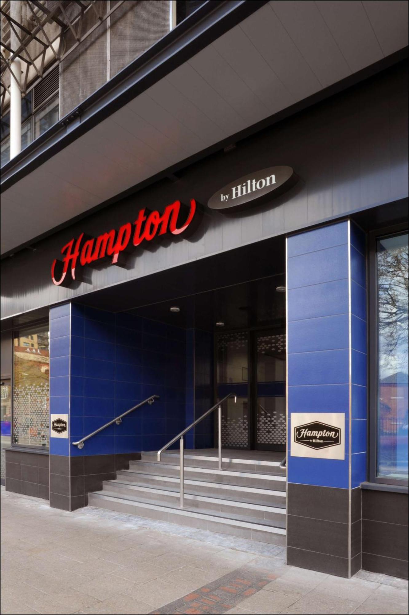 Hampton By Hilton Birmingham Broad Street Hotel Exterior foto